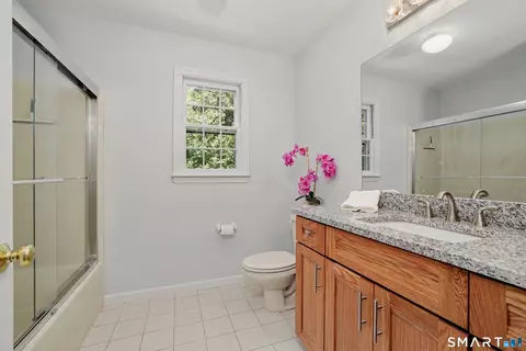 Bath - 23 Jeremiah Rd, Sandy Hook, CT 06482 photo 3 of 3