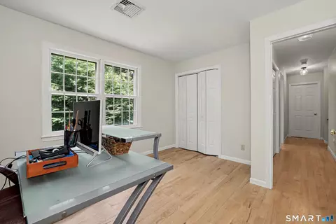 Entry Way - 23 Jeremiah Rd, Sandy Hook, CT 06482 photo 2 of 2