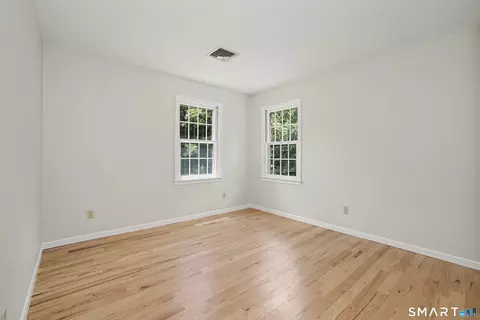 Bedroom - 23 Jeremiah Rd, Sandy Hook, CT 06482 photo 5 of 6