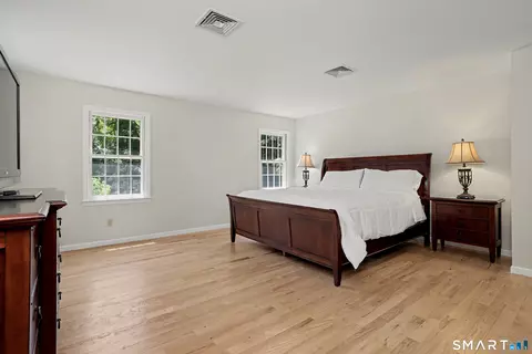 Bedroom - 23 Jeremiah Rd, Sandy Hook, CT 06482 photo 4 of 6
