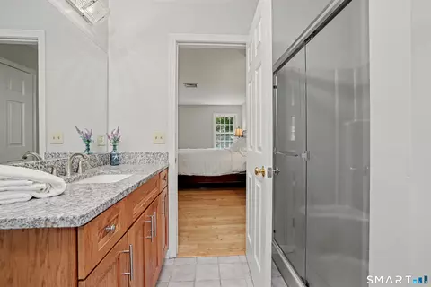Bath - 23 Jeremiah Rd, Sandy Hook, CT 06482 photo 2 of 3