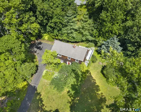 8 Oakledge Cir, Norwalk, CT 06854