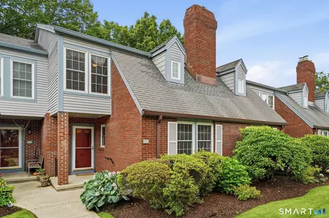 104 Roberton Xing #104, Fairfield, CT 06825