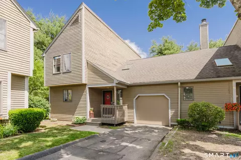 20 Elm Mdws #20, Enfield, CT 06082
