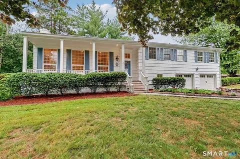 10 Old Field Pl, Norwalk, CT 06853