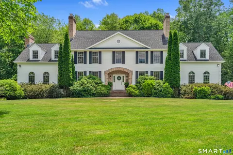 1 Crystal Ter, Woodbridge, CT 06525