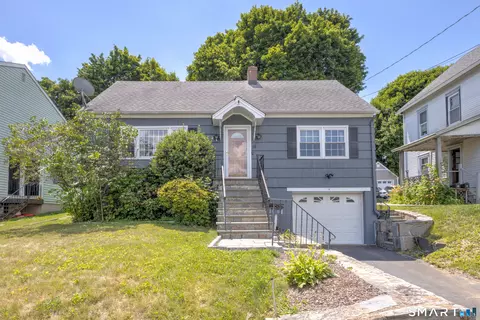 14 Auburn St, Danbury, CT 06810