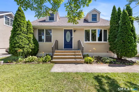 1710 Stratfield Rd, Fairfield, CT 06825