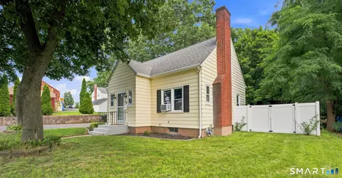15 Liberty St, Manchester, CT 06040