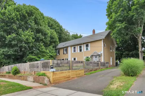 12 Fairview St, Portland, CT 06480