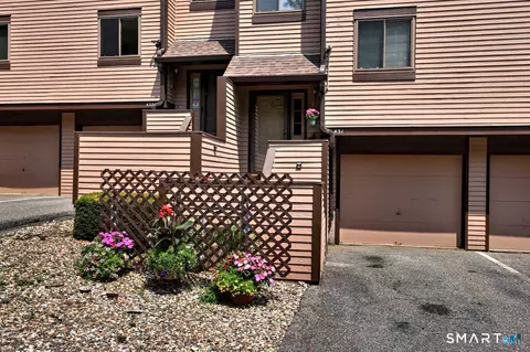 196 New Haven Ave #431, Derby, CT 06418