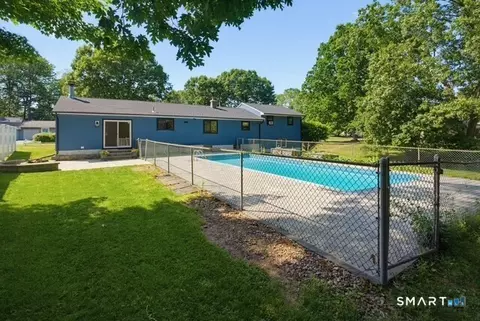 Exterior - 16 Crestview Ter, Wallingford, CT 06492 photo 9 of 10