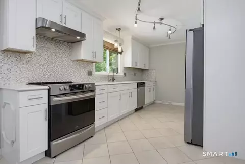 Kitchen - 16 Crestview Ter, Wallingford, CT 06492 photo 3 of 4