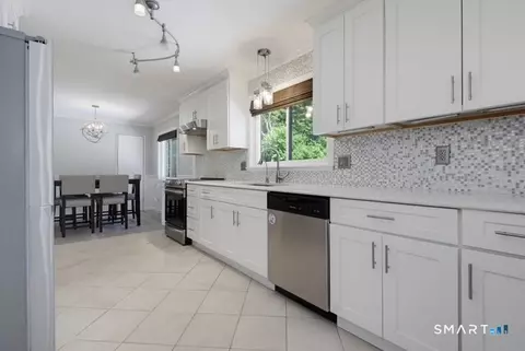 Kitchen - 16 Crestview Ter, Wallingford, CT 06492 photo 2 of 4