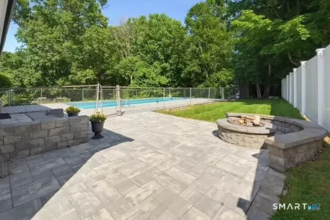 Exterior - 16 Crestview Ter, Wallingford, CT 06492 photo 6 of 10