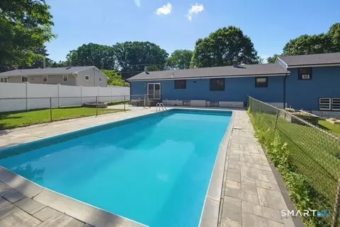 Exterior - 16 Crestview Ter, Wallingford, CT 06492 photo 7 of 10
