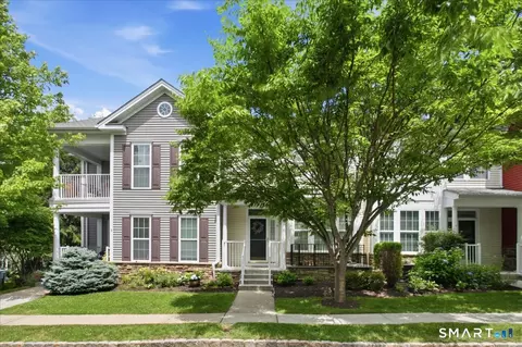11 Mercy St #11, Danbury, CT 06810