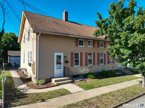 10-12 S A St, Taftville, CT 06380