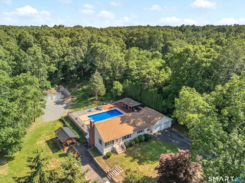 186 Reutemann Rd, North Stonington, CT 06359