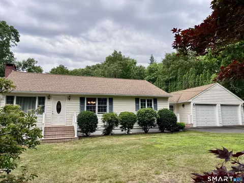 186 Reutemann Rd, North Stonington, CT 06359