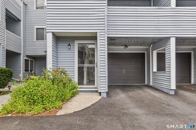 1 Beaver Brook Rd #8, Danbury, CT 06810