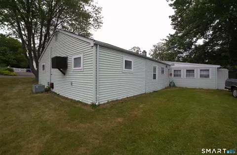 61 Circle Dr, Wallingford, CT 06492 photo 2