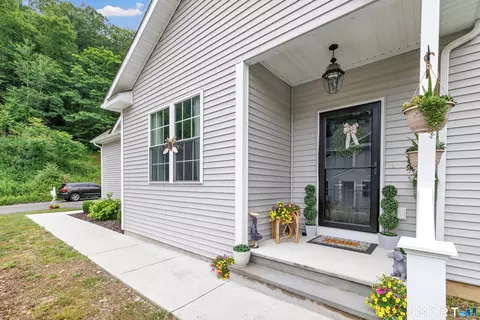 7 Oakview Ln #7, Bethel, CT 06801