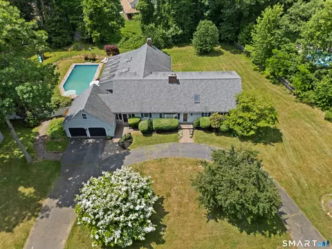 7 Nod Brook Dr, Simsbury, CT 06070