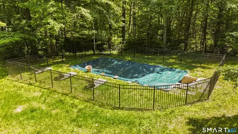 Exterior - 33 Old Stagecoach Rd, Redding, CT 06896 photo 5 of 5
