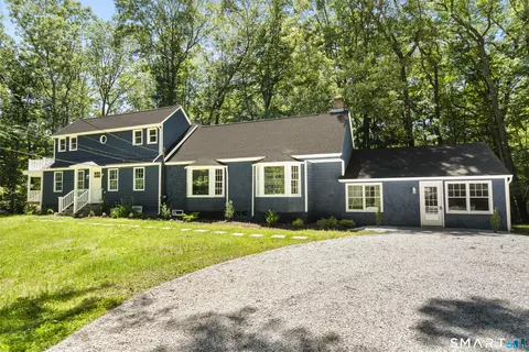 Exterior - 33 Old Stagecoach Rd, Redding, CT 06896 photo 1 of 5