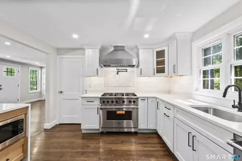 Kitchen - 33 Old Stagecoach Rd, Redding, CT 06896 photo 1 of 4