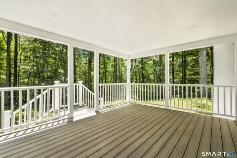 Exterior - 33 Old Stagecoach Rd, Redding, CT 06896 photo 4 of 5