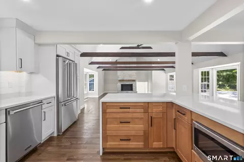 Kitchen - 33 Old Stagecoach Rd, Redding, CT 06896 photo 3 of 4