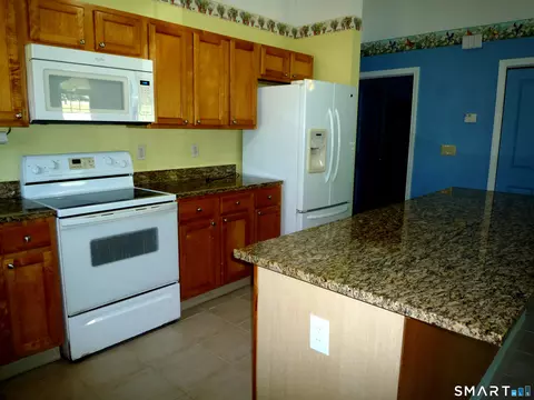Kitchen - 71 Sachem Dr #71, Plainfield, CT 06374 photo 3 of 5