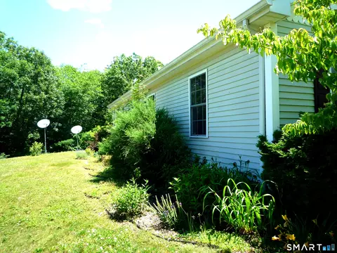 Exterior - 71 Sachem Dr #71, Plainfield, CT 06374 photo 3 of 4