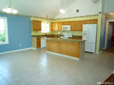 Kitchen - 71 Sachem Dr #71, Plainfield, CT 06374 photo 1 of 5