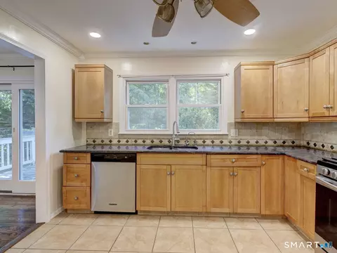 Kitchen - 98 Osborn Ln, Monroe, CT 06468 photo 4 of 5