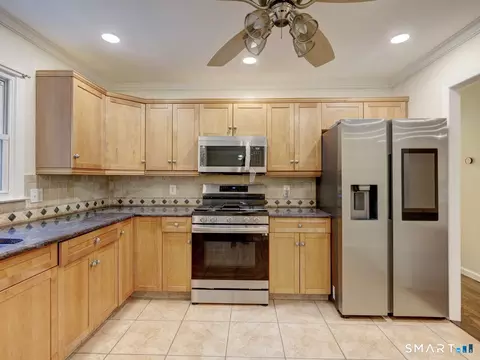 Kitchen - 98 Osborn Ln, Monroe, CT 06468 photo 3 of 5