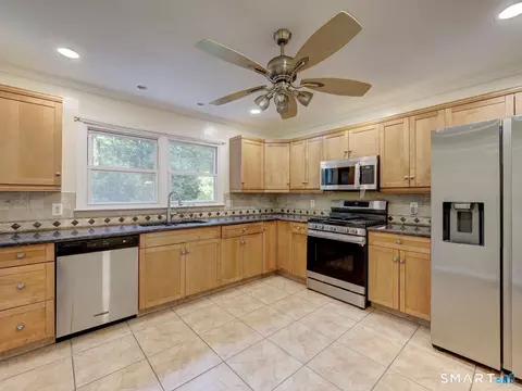 Kitchen - 98 Osborn Ln, Monroe, CT 06468 photo 2 of 5