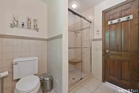 Bath - 56 Brookside Dr, Trumbull, CT 06611 photo 4 of 6