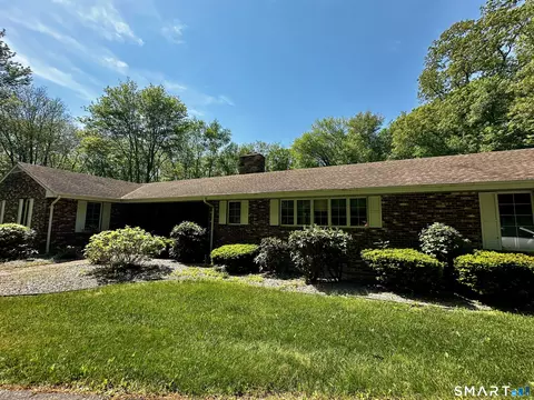 370 Hubbard Rd, Higganum, CT 06441