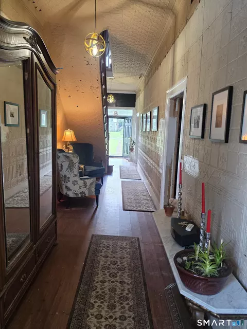 Entry Way - 350 Hartford Pike, Killingly, CT 06241 photo 1 of 3