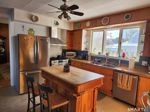 Kitchen - 350 Hartford Pike, Killingly, CT 06241 photo 1 of 2