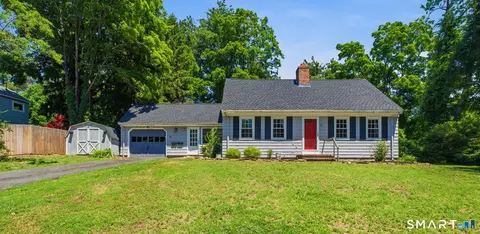 2 Tunxis St, Farmington, CT 06032