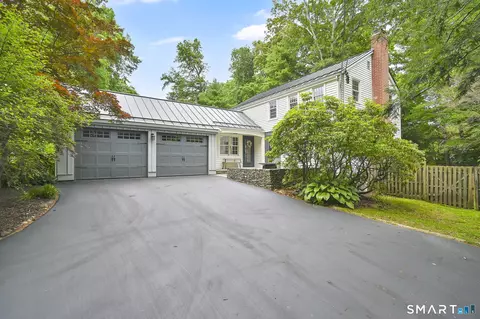 8 Virginia Ln, Simsbury, CT 06070