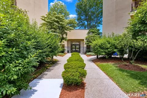 1204 Whitney Ave #406, Hamden, CT 06517