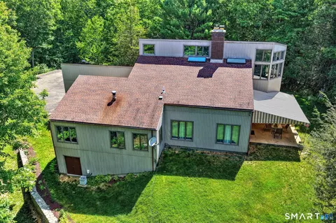 Exterior - 151 Cheshire Rd, Bethany, CT 06524 photo 5 of 9
