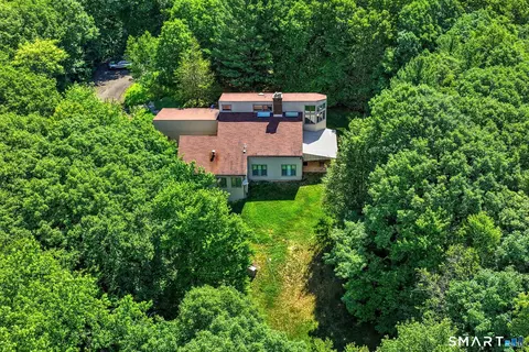 Exterior - 151 Cheshire Rd, Bethany, CT 06524 photo 3 of 9