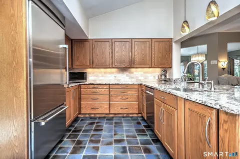 Kitchen - 151 Cheshire Rd, Bethany, CT 06524 photo 3 of 5
