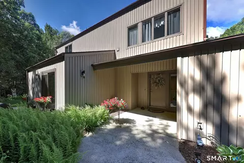 Exterior - 151 Cheshire Rd, Bethany, CT 06524 photo 4 of 9